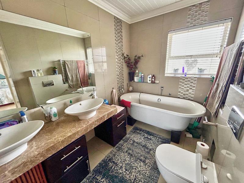 4 Bedroom Property for Sale in Stilbaai Wes Western Cape
